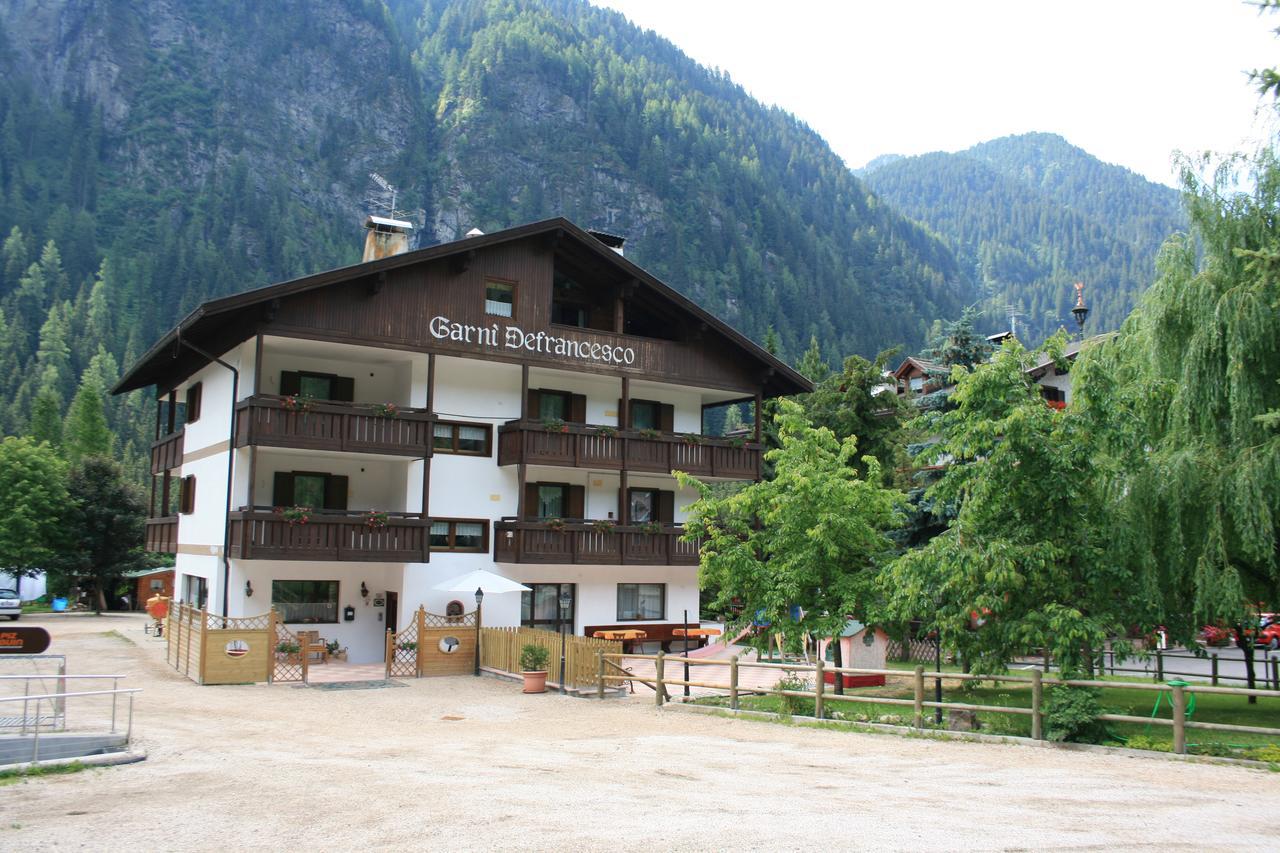 Hotel Garnì Defrancesco Campitello di Fassa Exterior foto